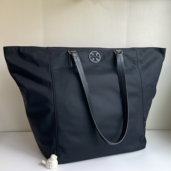 Tory Burch Handbags - Tory Burch Tilda Large Nylon Tote